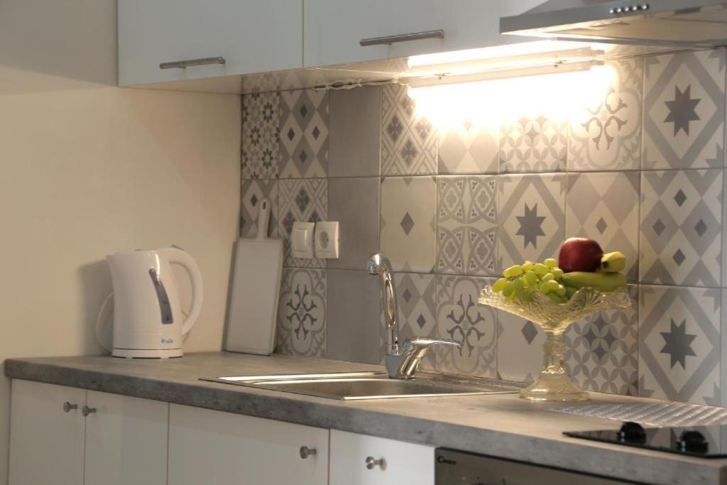 Stylish Modern Apartment, Nilie Hospitality Mgmt Солун Екстериор снимка